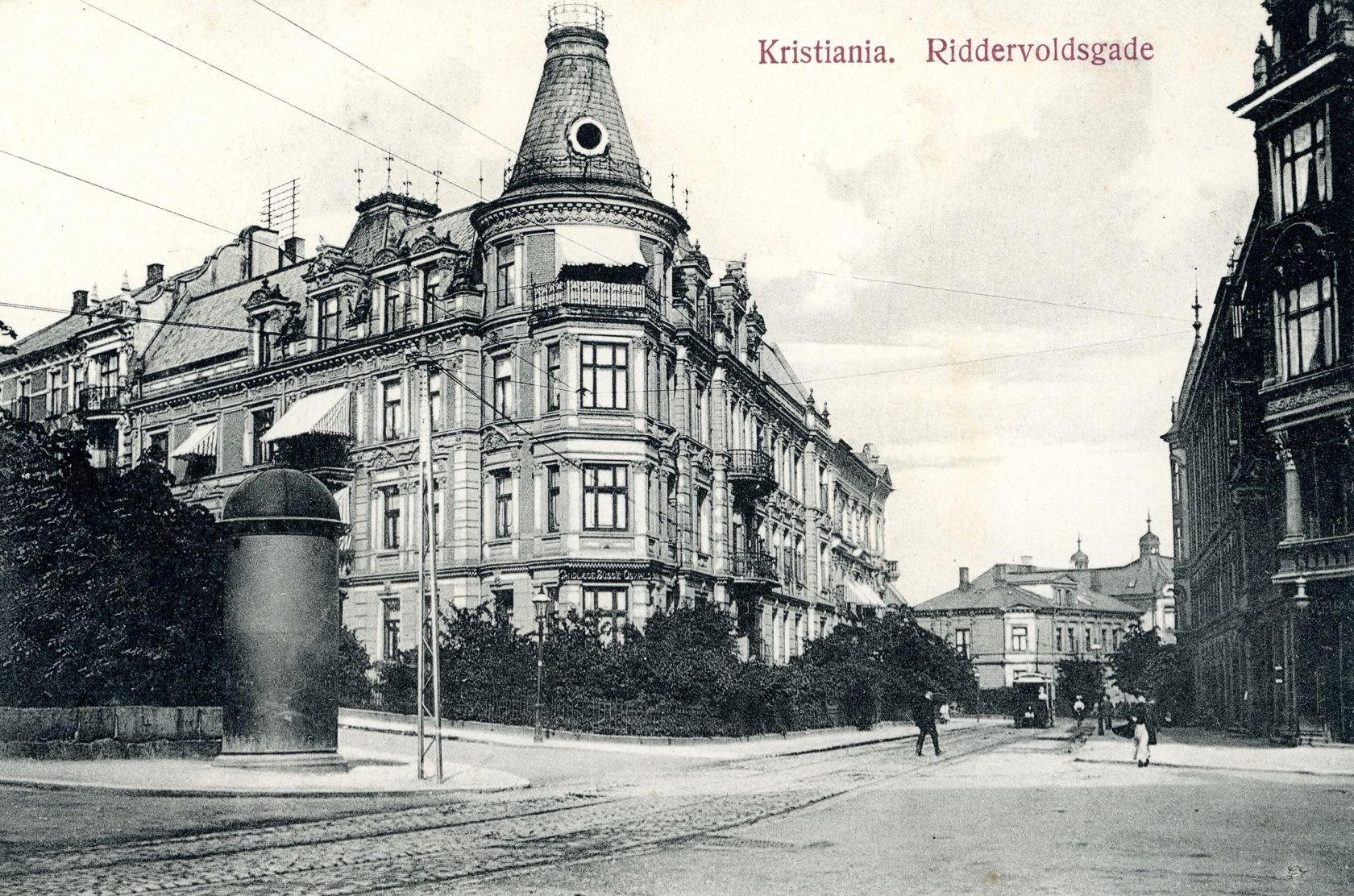 Trikken er en historisk- og viktig del av bybildet på Briskeby, her avbildet i Riddervolds gate tidlig på 1900-tallet